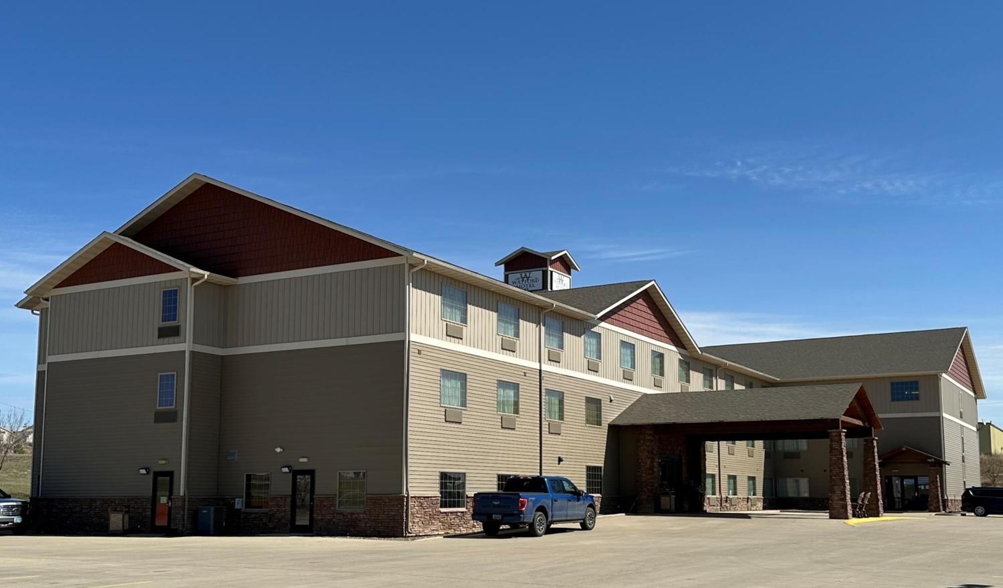 Hotel The Watford à Watford City Extérieur photo