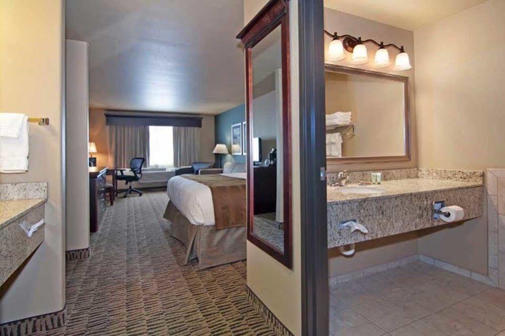 Hotel The Watford à Watford City Extérieur photo