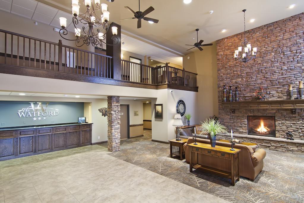 Hotel The Watford à Watford City Extérieur photo